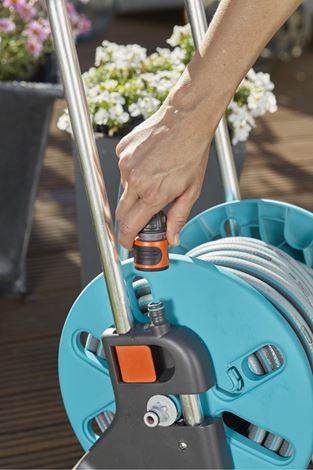 Тележка для шланга AquaRoll S с комплектом для полива GARDENA 18502-50.000.00 в Екатеринбурге