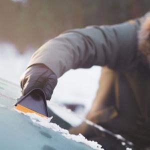 Скребок "Fiskars"  для снега автомобильный  143063 в Екатеринбурге 