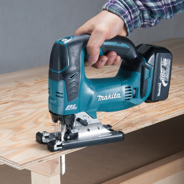 Аккумуляторный лобзик Makita DJR182RT в Екатеринбурге