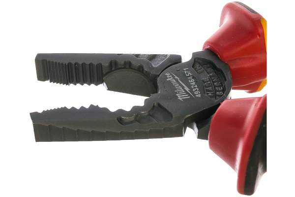 Пассатижи Milwaukee VDE 165мм 4932464571