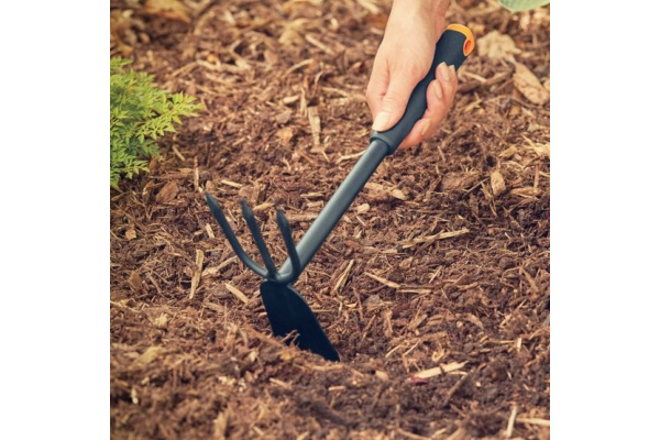 Тяпка Fiskars Ergo 1027030 в Екатеринбурге 