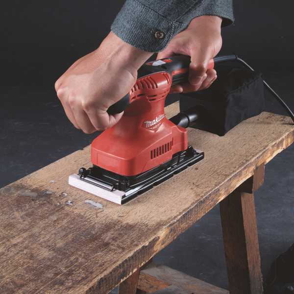 Вибрационная плоская шлифмашина Makita M9203 (серия МТ) в Екатеринбурге