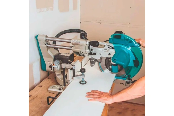 Торцевая пила Makita LS1219L в Екатеринбурге