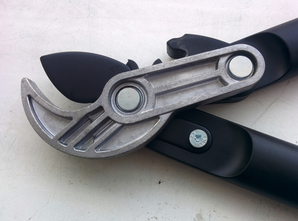 Контактный сучкорез Fiskars L77 с силовым приводом, большой 112580 (1000583) в Екатеринбурге 
