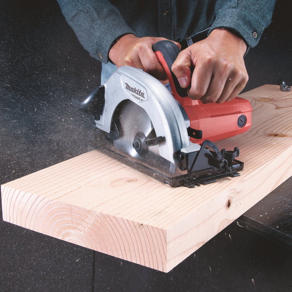 Циркулярная пила Makita M5802 (серия МТ) в Екатеринбурге