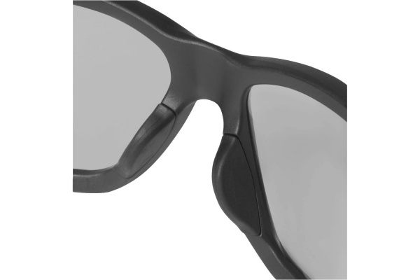 Защитные очки Milwaukee PERFORMANCE с покрытием AS/AF (серые) 4932478908