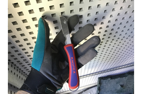 Складной универсальный нож KNIPEX KN-162050SB в Екатеринбурге 