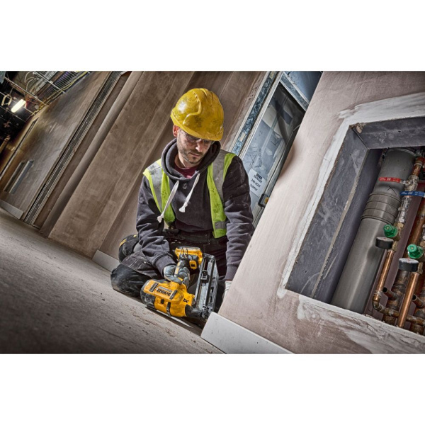 Аккумуляторный шпилькозабиватель DeWalt DCN660N-XJ (18В, без акк.и з/у.кейс) в Екатеринбурге