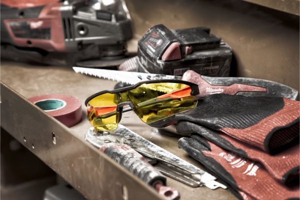 Защитные очки Milwaukee ENHANCED с покрытием AS/AF (желтые) 4932478927