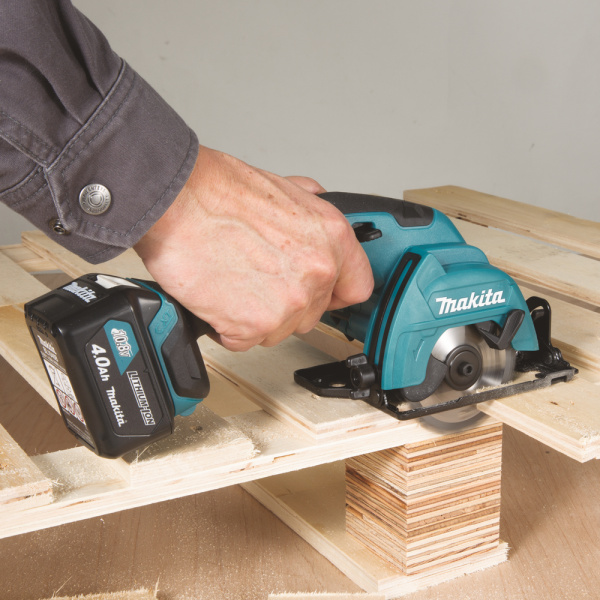 Аккумуляторная циркулярная пила Makita HS301DZ в Екатеринбурге
