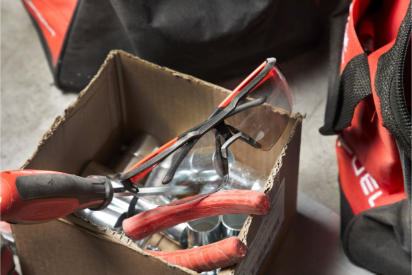 Защитные очки Milwaukee ENHANCED с покрытием AS/AF (серые) 4932478907