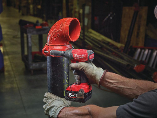 Аккумуляторный ударный гайковерт "Milwaukee" M18 FIWF12-502X FUEL