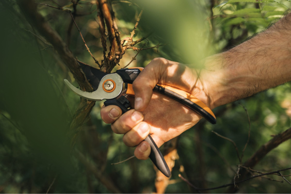 Секатор FISKARS плоскостной Solid™ P341 1057164 в Екатеринбурге 