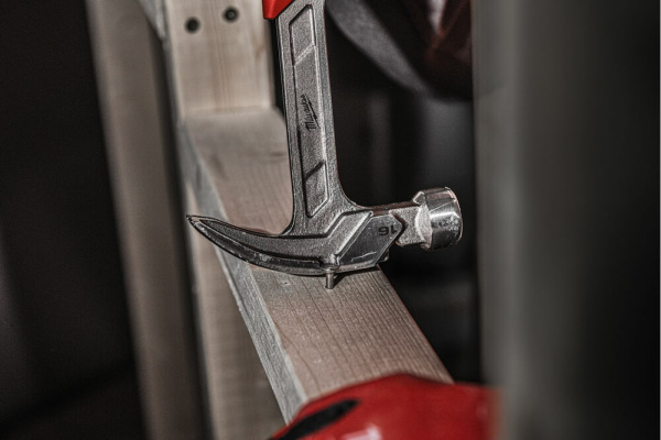 Молоток Milwaukee с прямым гвоздодёром  4932478653