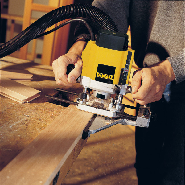 Фрезер "DeWalt" DW615 DW615-QS в Екатеринбурге