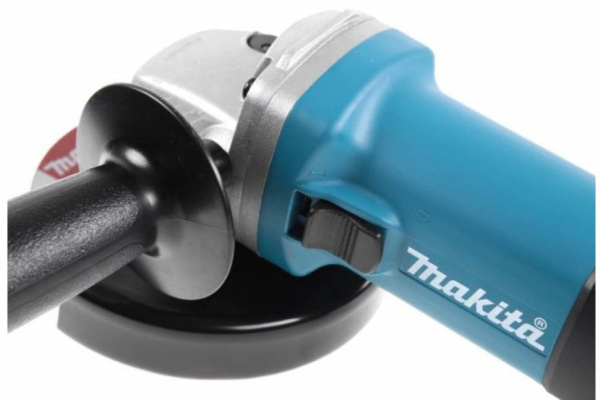 Угловая шлифовальная машина Makita 9558HNR в Екатеринбурге