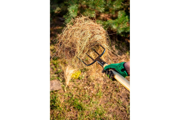 Вилы VERTO 4-х-рогие, 1270мм черенок/дерево  15G040 в Екатеринбурге 