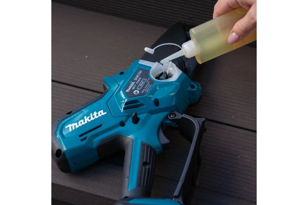 Пила цепная аккумуляторная MAKITA  DUC150SF в Красноярске