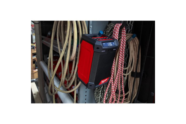 Аккумуляторное радио Milwaukee DAD+ зарядное устройство 4933472114