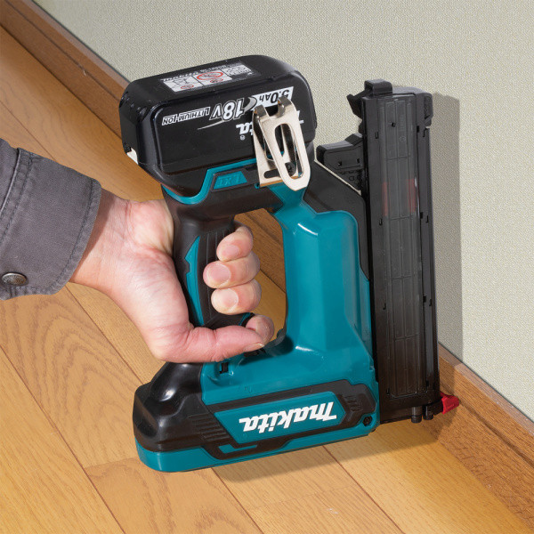 Гвоздезабиватель аккумуляторный Makita DFN350ZJ в Екатеринбурге